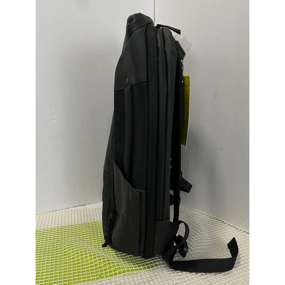 AVIO Los Angeles E010125 Black Backpack 30L Tech Laptop NEW WITH TAG Travel Bag